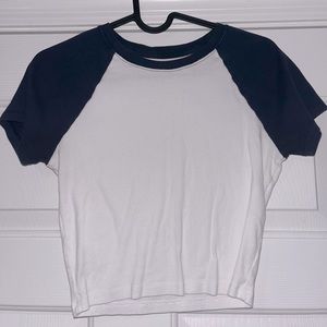 cropped navy + white baseball tee 🎀✨